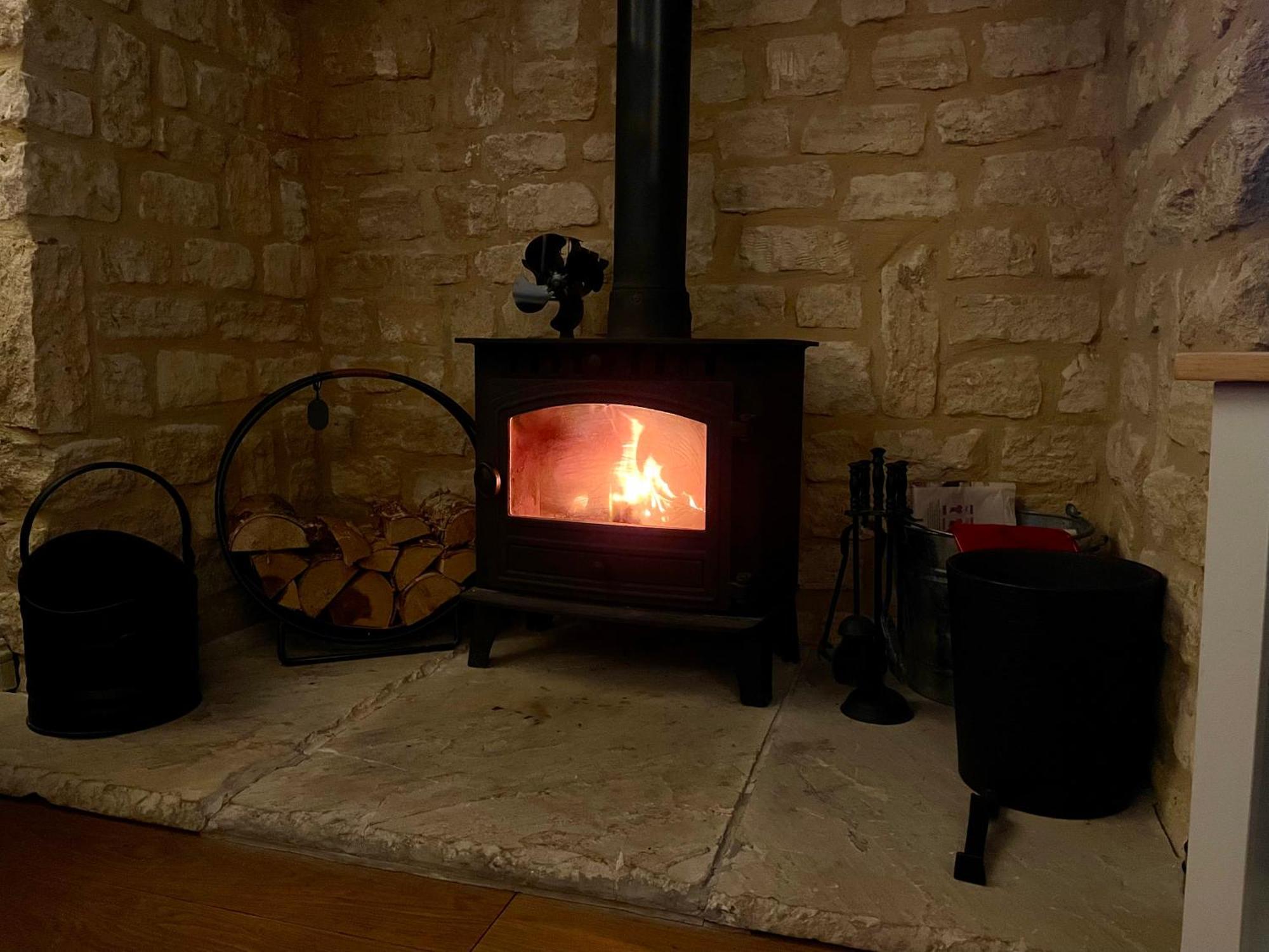 Cosy Cotswold Lodge By Your Home Here - Summer Sale For 3 Plus Nights - Ideal For Families With Log-Burner, Spa, Private Parking And Heated Swimming Pools Ashton Keynes Exterior foto